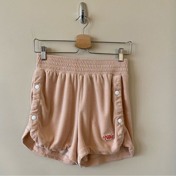 Nike- Sportswear Retro Femme Shorts - Picture 2 of 9